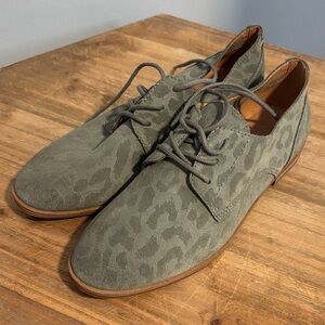 FRYE AND CO. Piper Oxford in Olive Embossed Leopard Print Rare Find Preppy